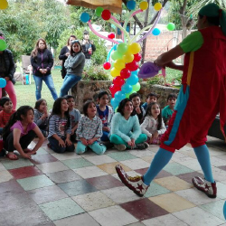 Tronky Fest con show de globos y niños fascinados